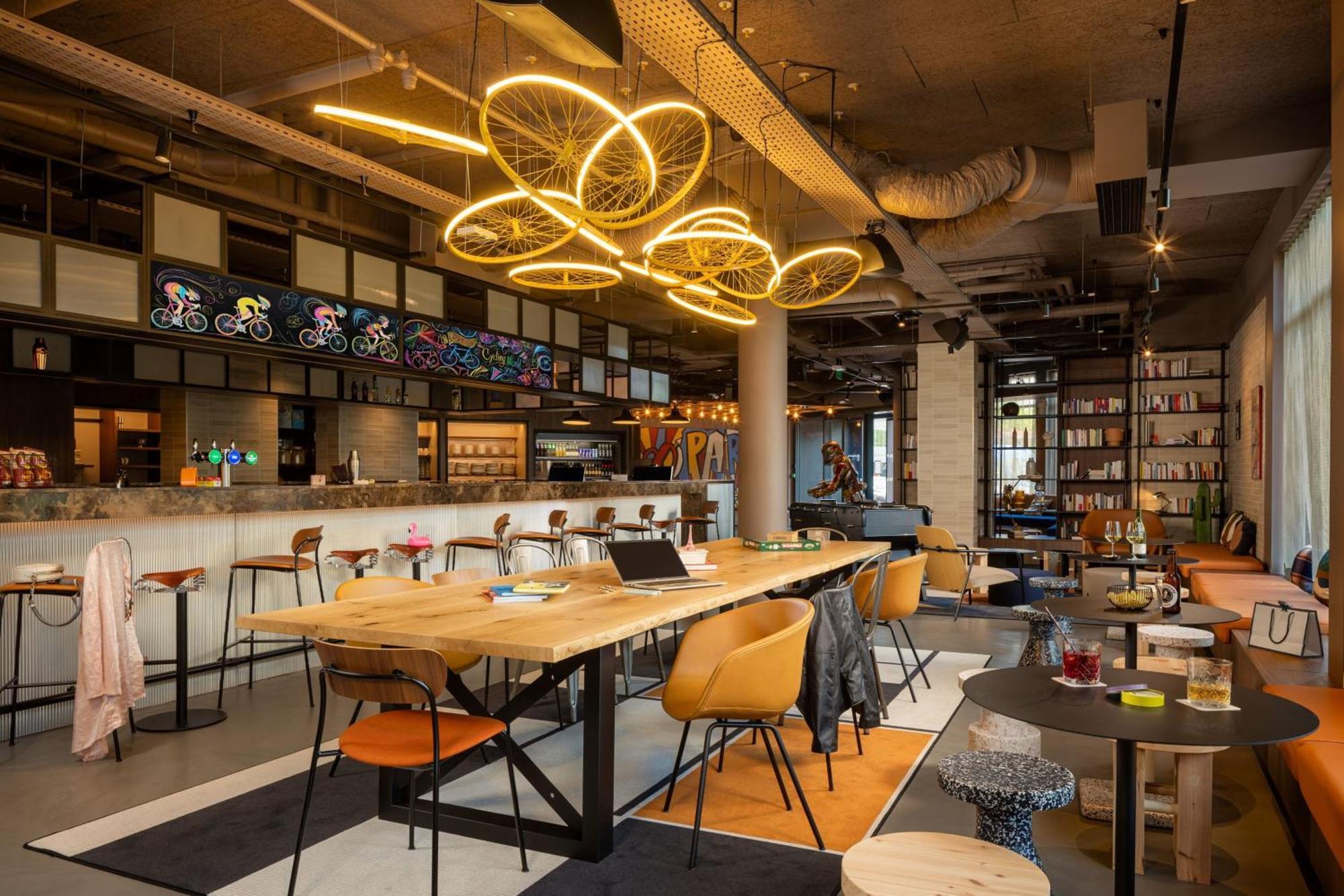 Moxy Paris Clamart Bagian luar foto