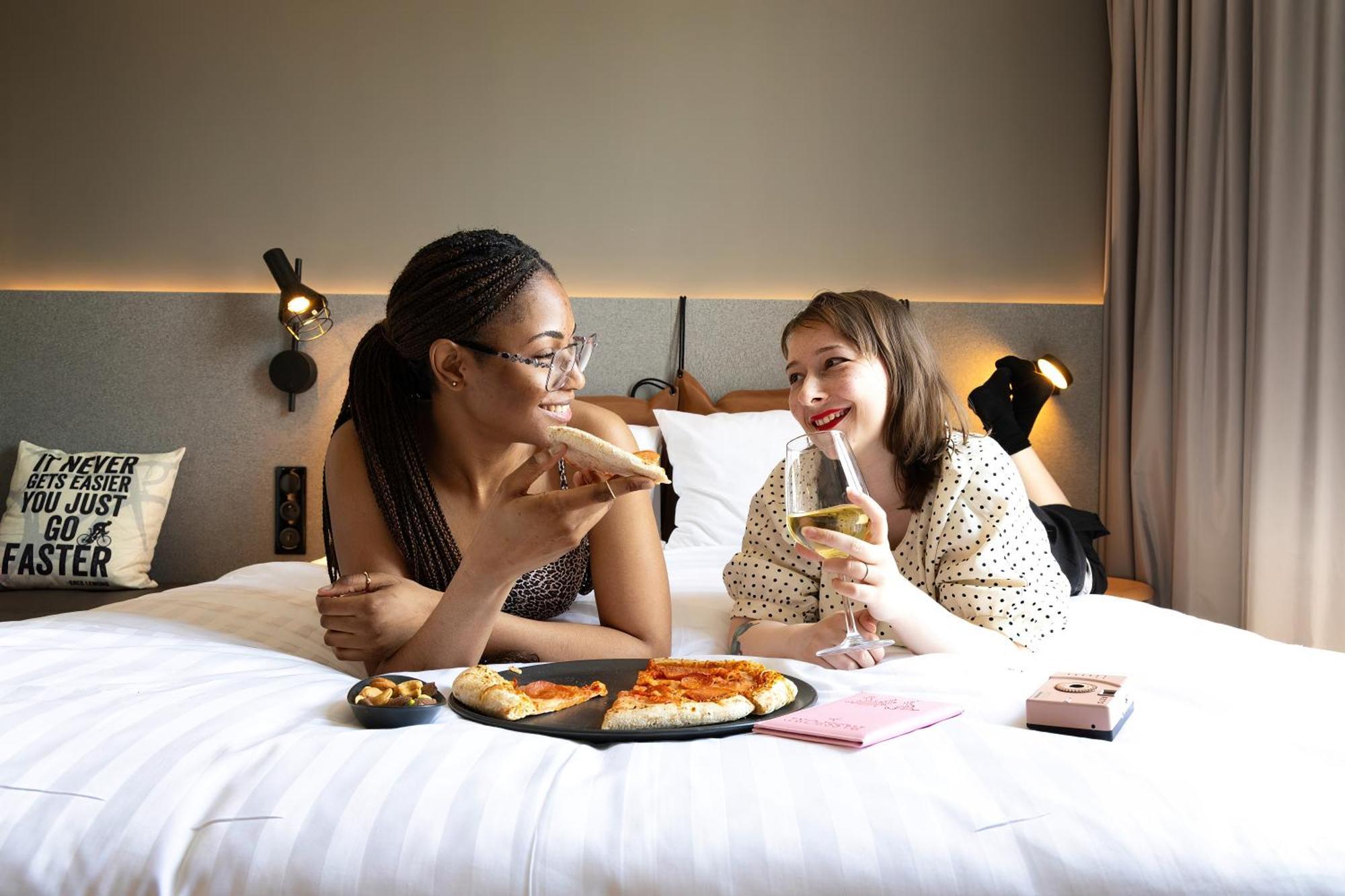 Moxy Paris Clamart Bagian luar foto